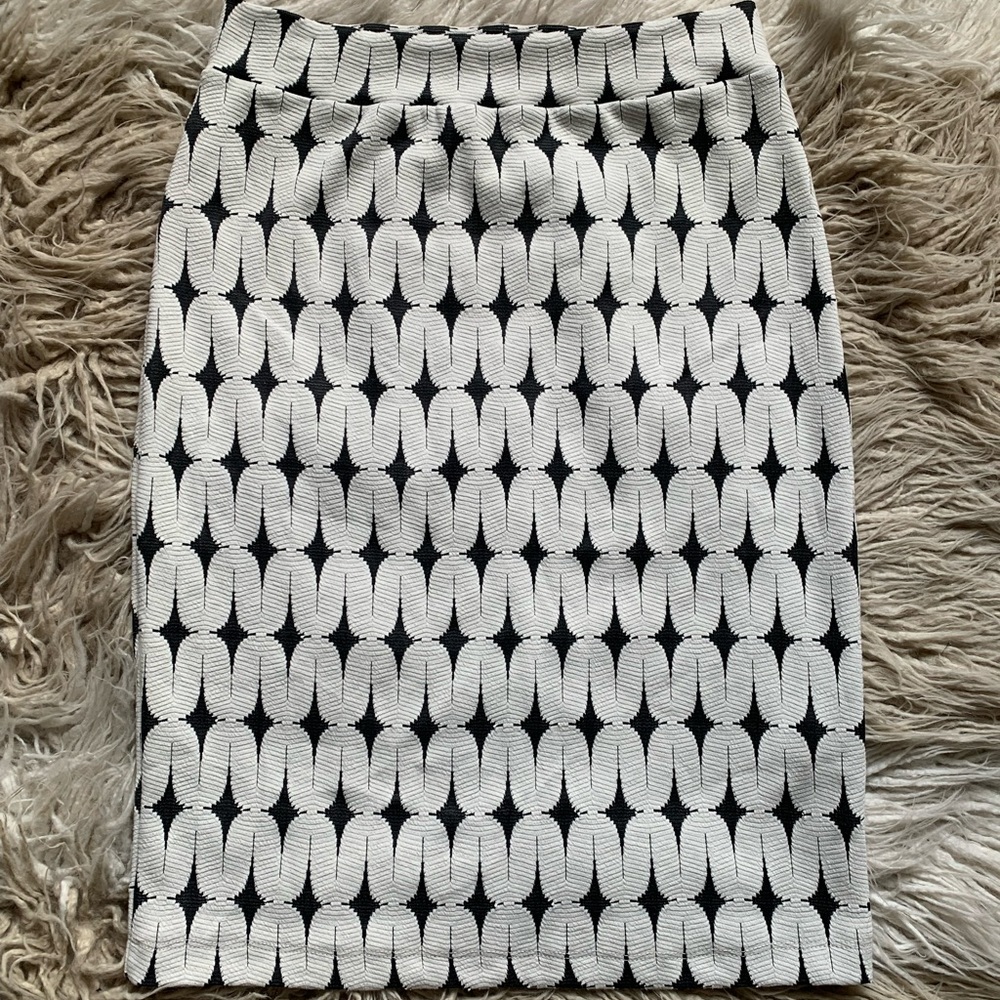 Renee C Leena Printed Skirt - Picture 3 of 6